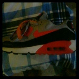 Never worn them and have too many shoes already